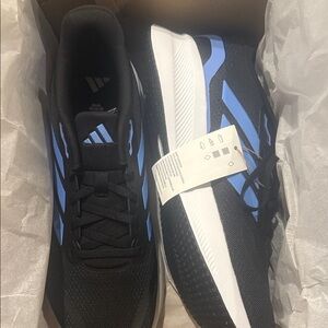 Adidas Men's Black and Light Blue Athletic Shoes

RUN FALCON 5

9.5- uk